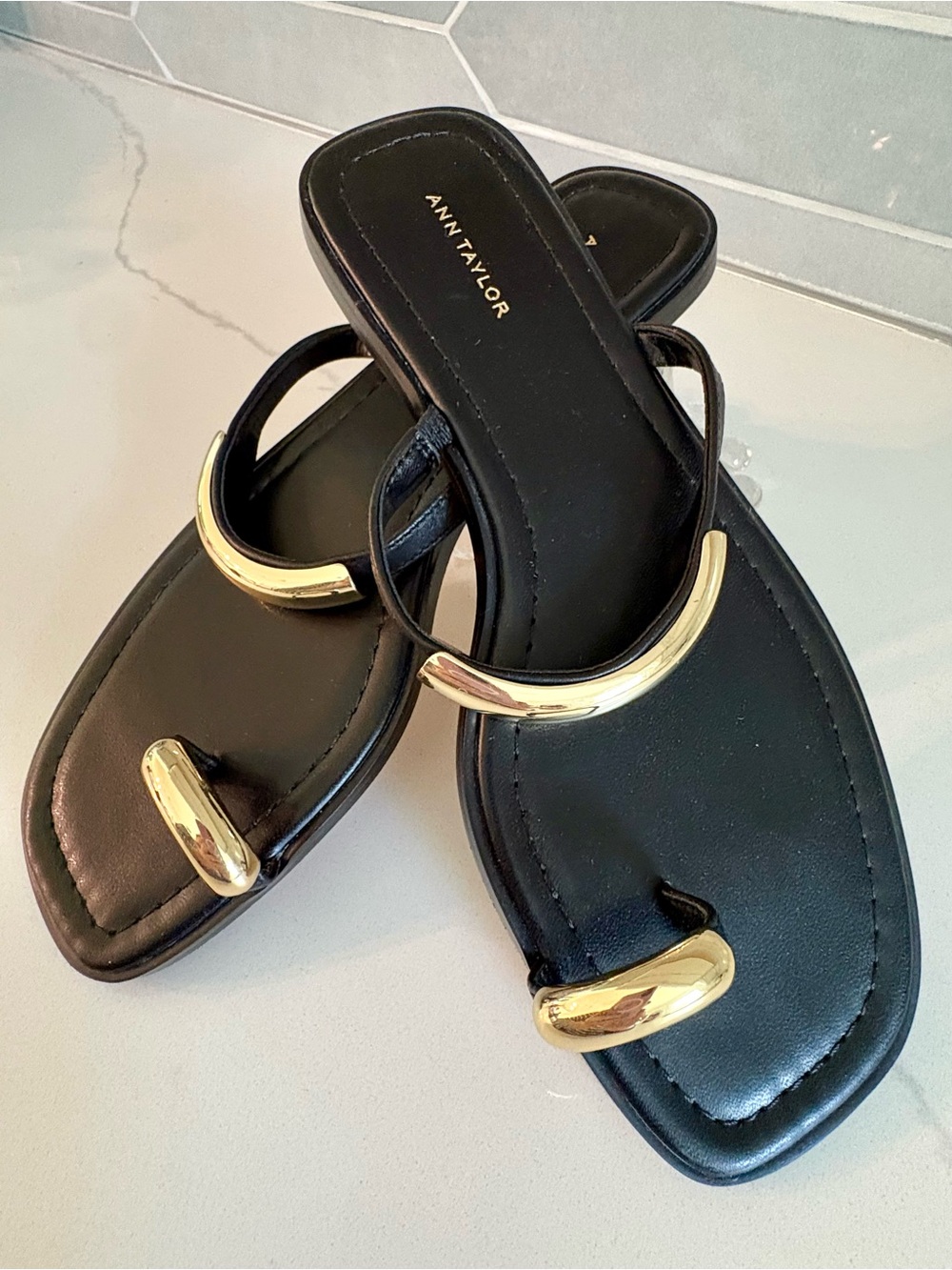 Ann Taylor Black Leather Embellished Sandals with Gold Hardware & Toe Ring Sz. 7